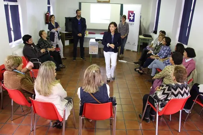Charla Carmen Arias Centro Mujer