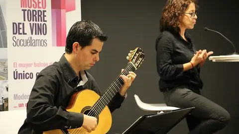 DECANTANDO guitarra Museo Torre del Vino