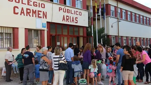 Carmen Arias colegio escolares alumnos