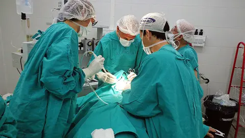 Quir&oacute;fano salud operaci&oacute;n sanidad