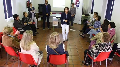 Charla Carmen Arias Centro Mujer