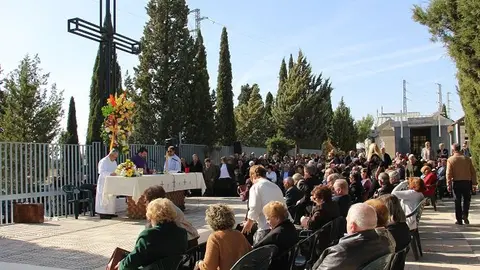 Cementerio Misa Difuntos Santos