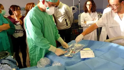 Enfermero hospital quir&oacute;fano operaci&oacute;n