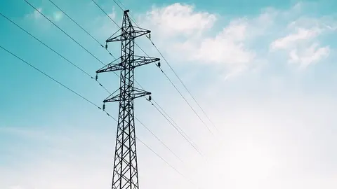 Cable alta tensi&oacute;n el&eacute;ctrica electricidad
