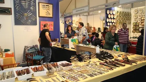 Artesan&iacute;a stand navajas