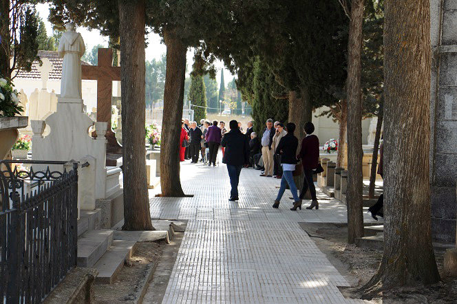 Cementerio Misa Difuntos Santos